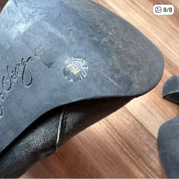 Arturo Chiang Gray Suede Ankle Booties 9.5. - Picture 7 of 8